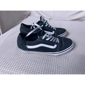 Vans womens 9 classic skate shoes